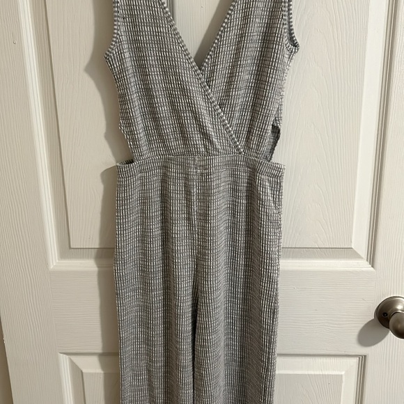 Beachy fabric white and gray romper. - Picture 2 of 3
